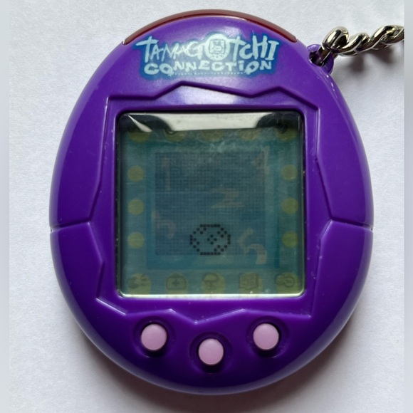 Tamagotchi Connection v1 - Solid Purple - Picture 5 of 6